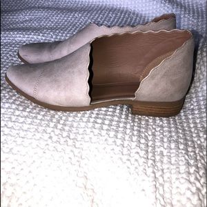 Cream scalloped booties